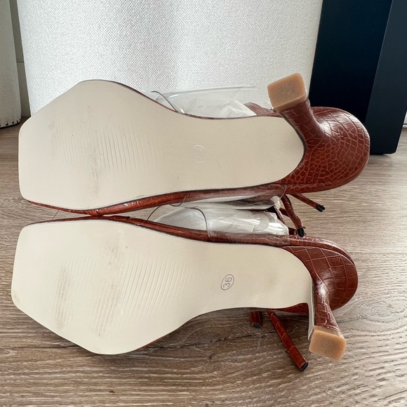 Cognac crock square toe ankle strap heel. EU 36=US 5. - Picture 8 of 8